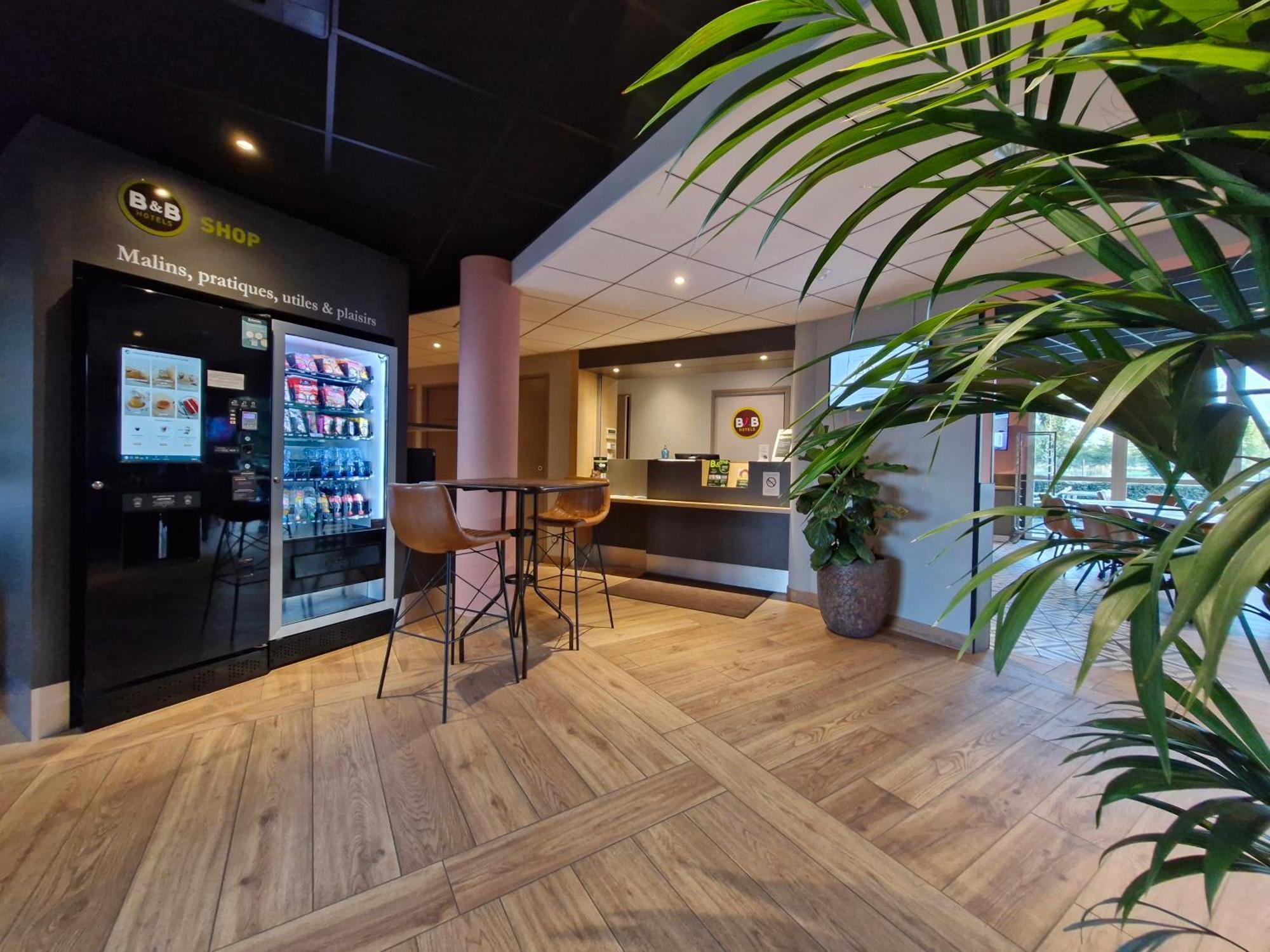 B&B Hotel Clermont-Ferrand Nord Riom Exteriör bild