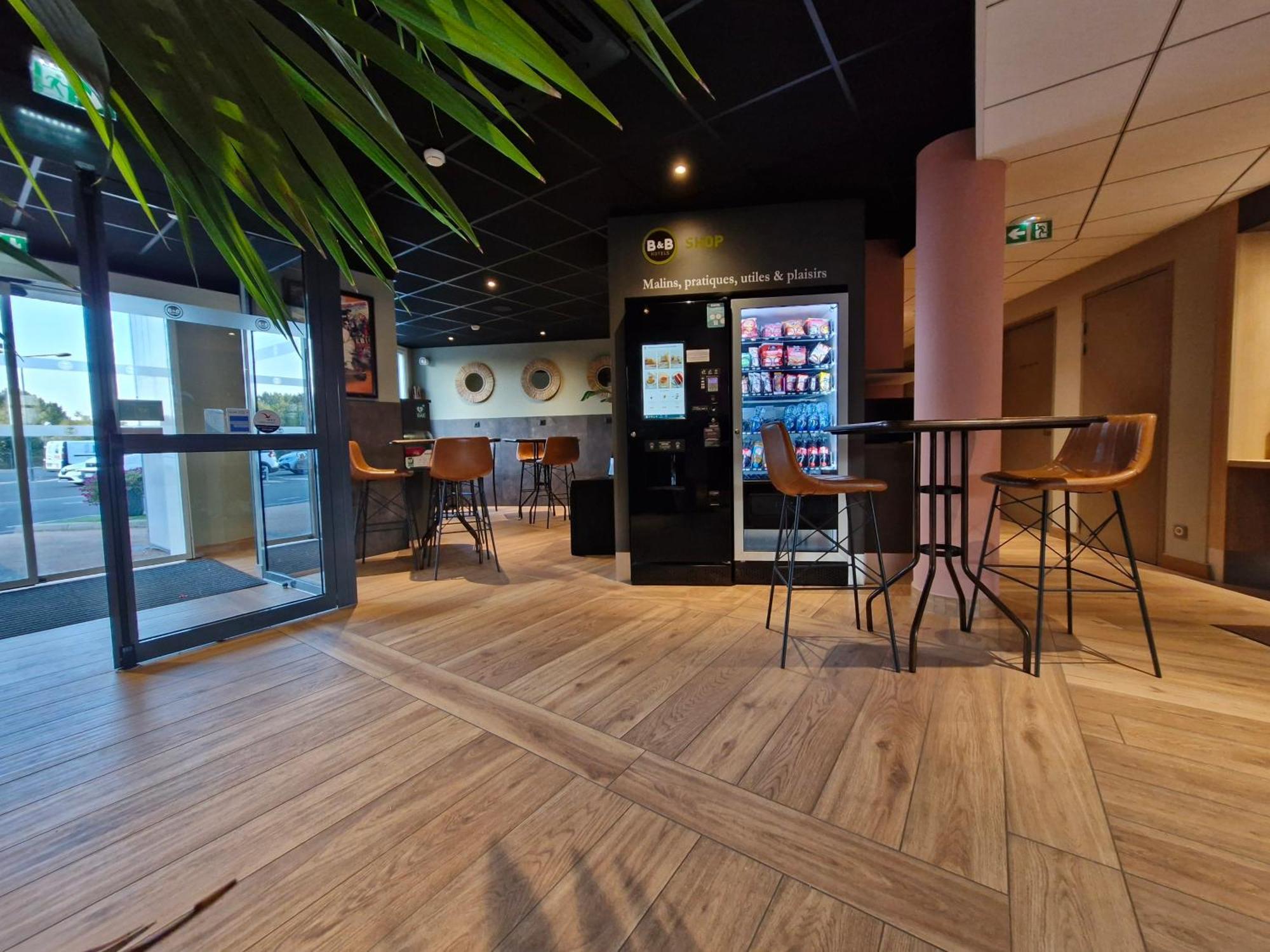 B&B Hotel Clermont-Ferrand Nord Riom Exteriör bild