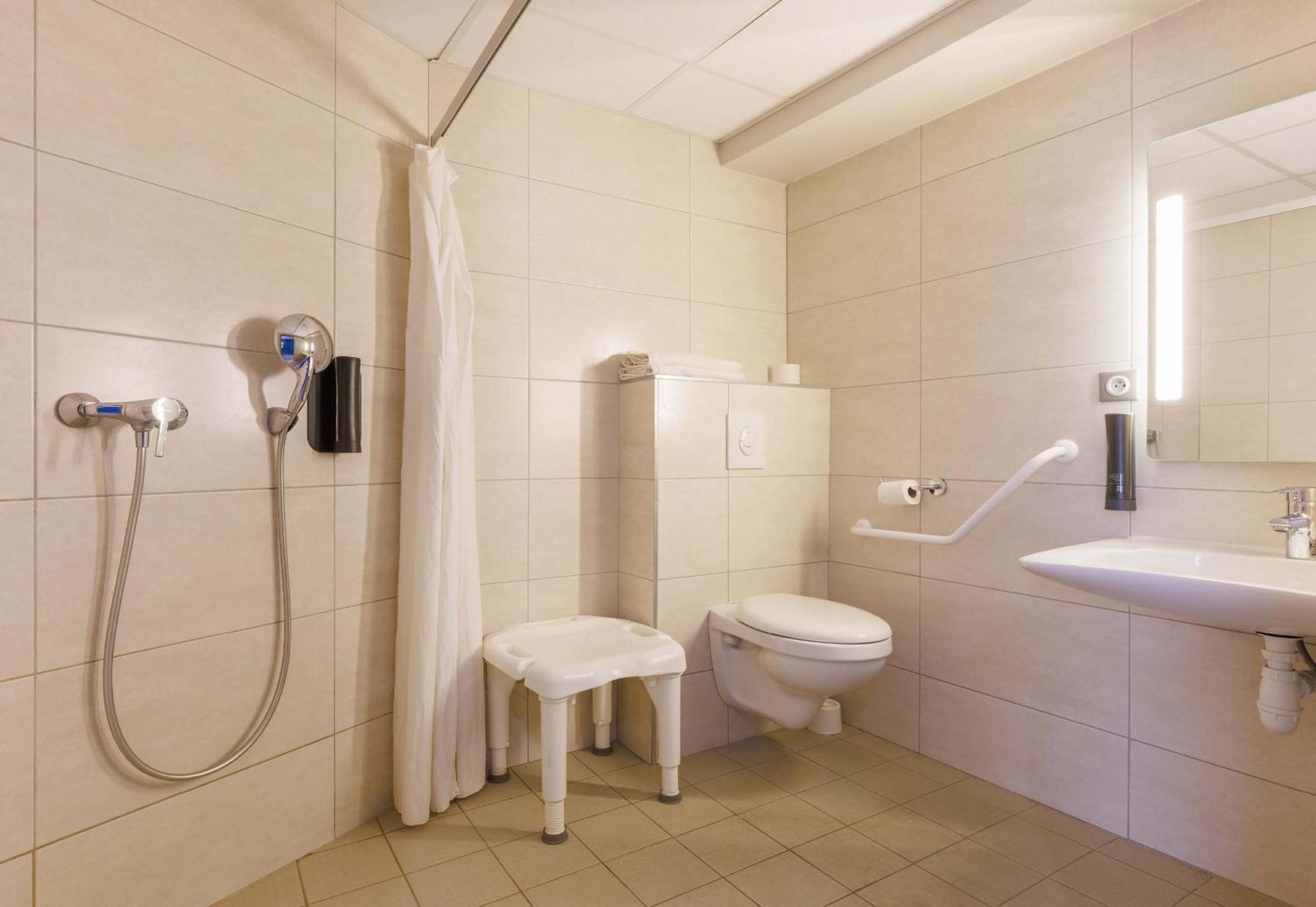 B&B Hotel Clermont-Ferrand Nord Riom Exteriör bild