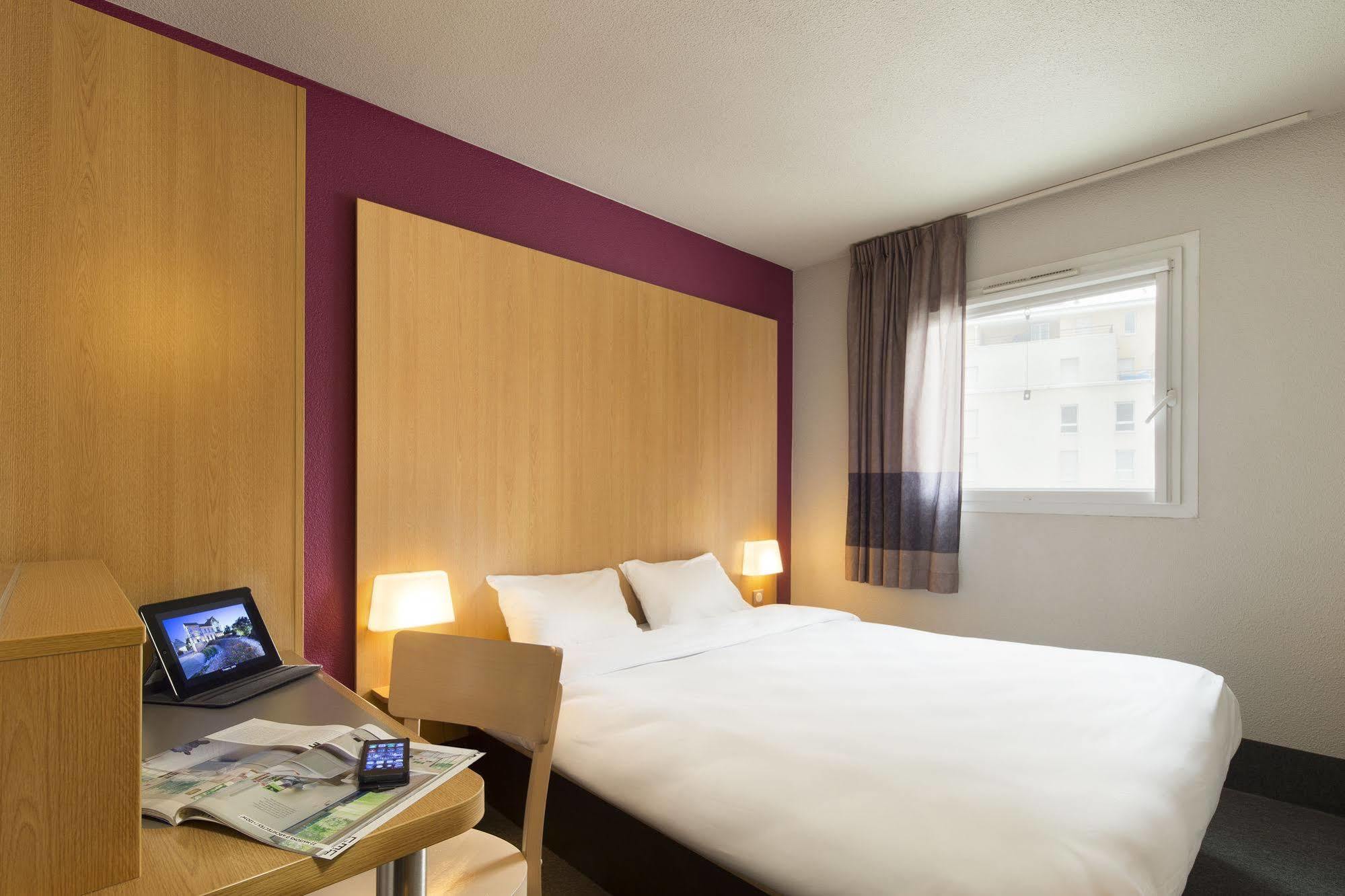 B&B Hotel Clermont-Ferrand Nord Riom Exteriör bild